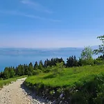 Duplex-chalet Entre Et Montagne Avec Balcon 아파트 러그린