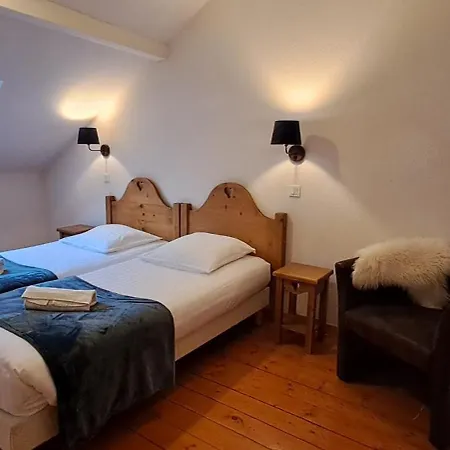 Duplex-chalet Entre Et Montagne Avec Balcon 아파트
